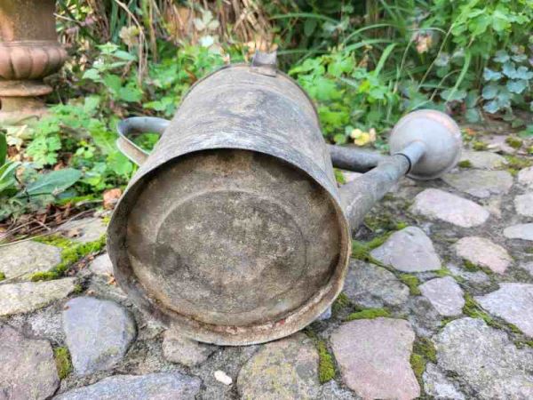 alte Zinkgießkanne mit Tülle, 6 Liter