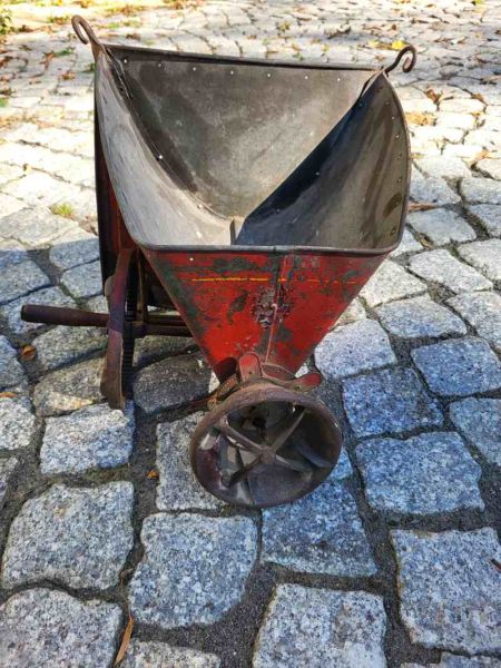 alte Hand-Sämaschine, Düngemaschine, funktionstüchtig