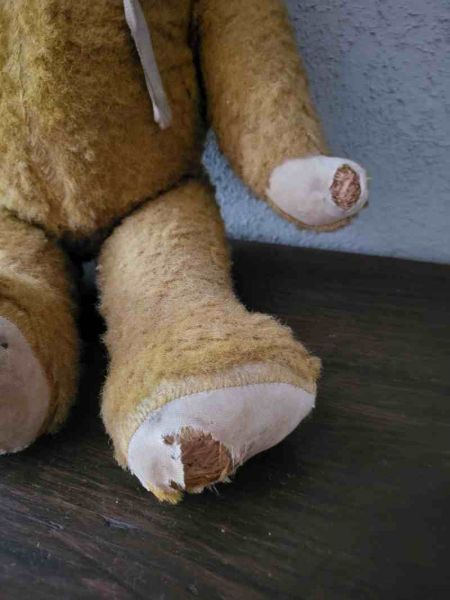 sehr alter Teddybär, Stroh / Holzwolle Füllung
