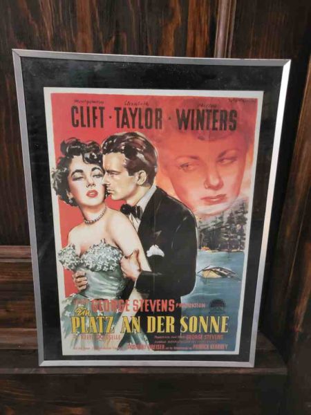 altes Filmplakat in Glasrahmen / ein Platz an der Sonne