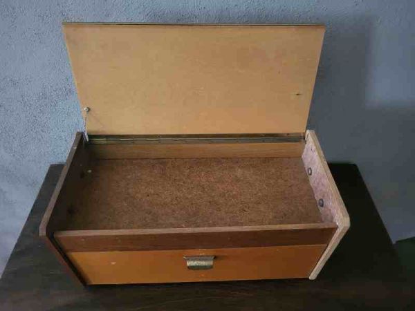 großes Nähkästchen aus den 60er Jahren für Bastler
