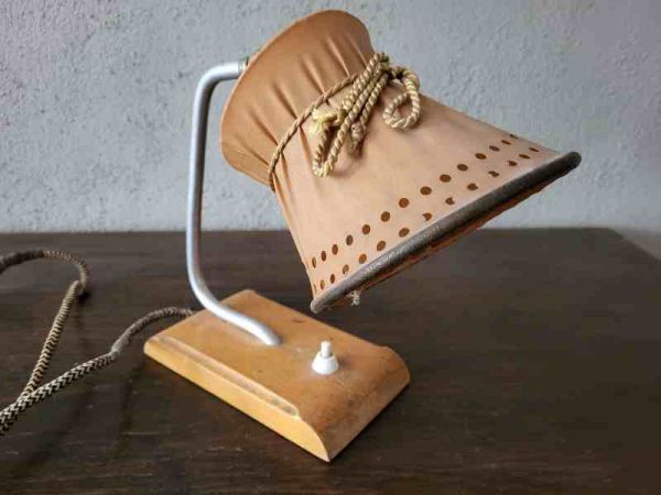 alte Tischlampe. Tischleuchte aus den 20er Jahren