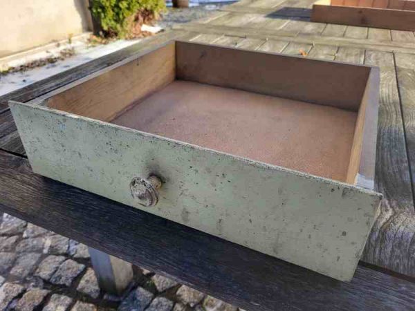 alte Schublade, Schubkasten, Holzschublade Küchenschrank / Küchentisch