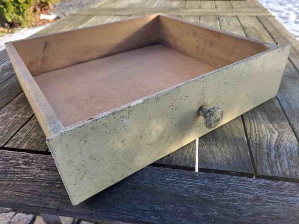 alte Schublade, Schubkasten, Holzschublade Küchenschrank / Küchentisch