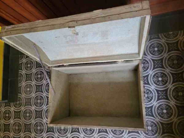 alte Runddeckeltruhe, Schatzkiste, Holztruhe, Truhe, Weichholz