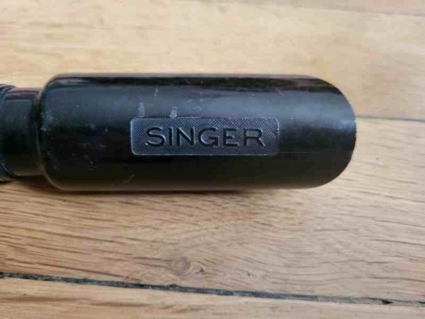 alte Singer Nähmaschinenlampe aus Bakelit Nähmaschinenbeleuchtung, alles noch Original