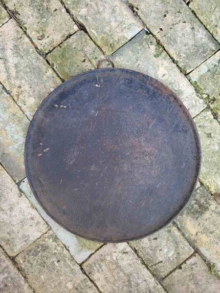 altes Backblech Kuchenblech rund mit Aufhänger