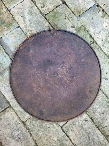 altes Backblech Kuchenblech rund mit Aufhänger