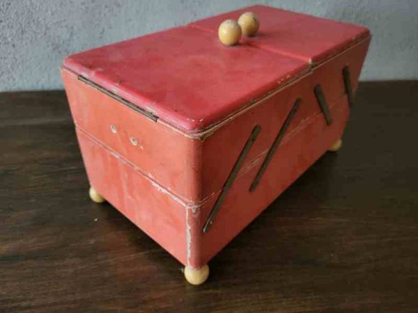 hübsches kleines Nähkästchen zum herrichten