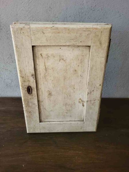 alter Medikamentenschrank, Hängeschrank, Erste Hilfe Schrank