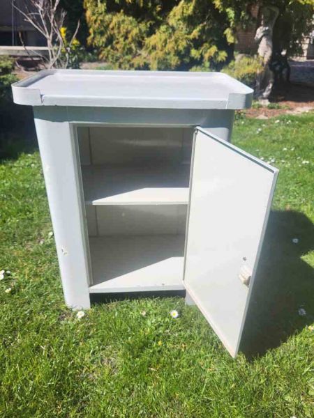 alter Metallschrank, Blechschrank, Industrieschrank, Arztschrank