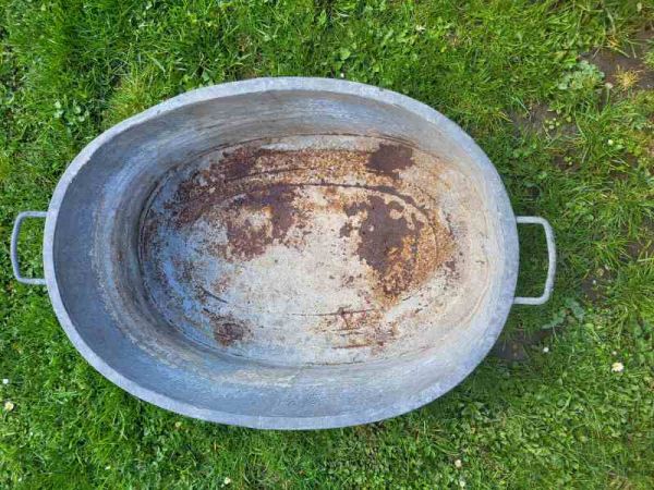 alte Zinkwanne, Wanne, Badewanne, Waschwanne, Pflanzgefäß
