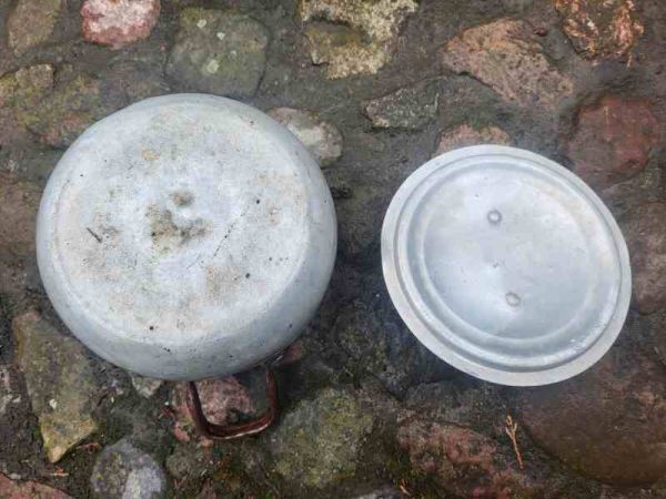 alter Alu Topf mit Deckel