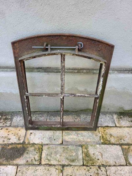 sehr altes Dachfenster Dachluke Gusseisen