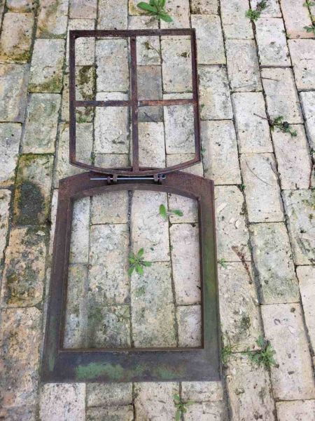 sehr altes Dachfenster Dachluke Gusseisen