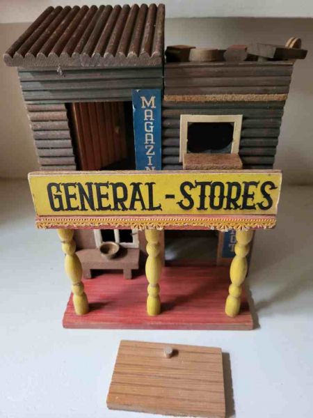Gebäude / Gemischtwarenladen
