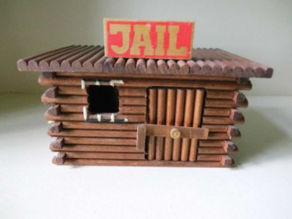 Gebäude / Gefängnis